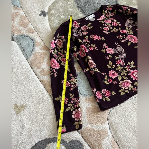 Sweater for layering fit usa small to medium - Picture 2 of 9